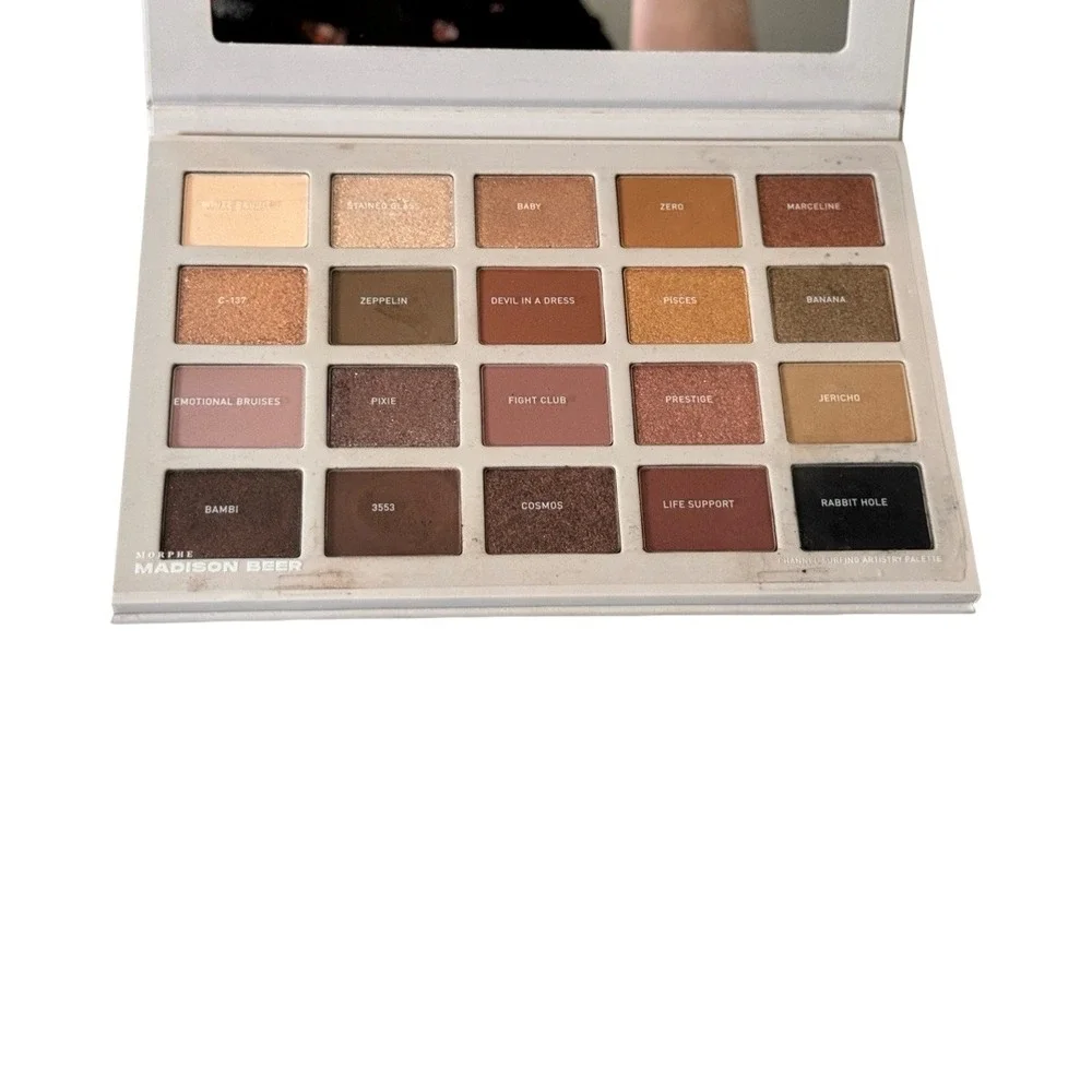 Morphe Madison Beer Channel Surfing Artistry Palette 20 Pan Eyeshadow READ